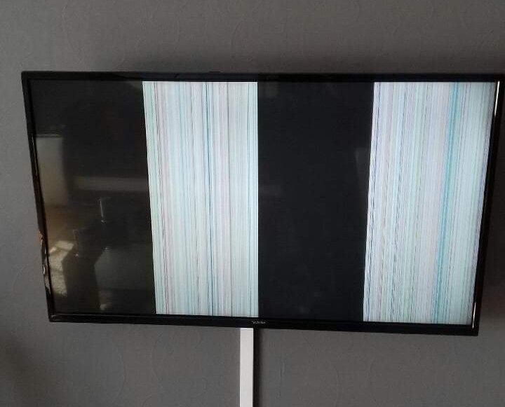 Черная вертикальная полоса телевизоре