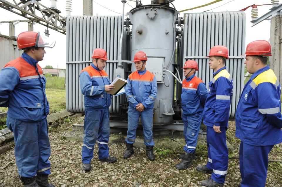 Допуск сотрудников неэлектротехнического персонала к электроустановкам разрешен только в сопровождении ответственных работников