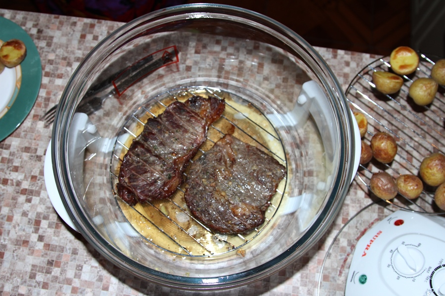 Рецепты для аэрогриля с фото простые. Блюда приготовленные в аэрогриле. Мясо в аэрогриле. Мясо из аэрогриля. Шашлык в аэрогриле.
