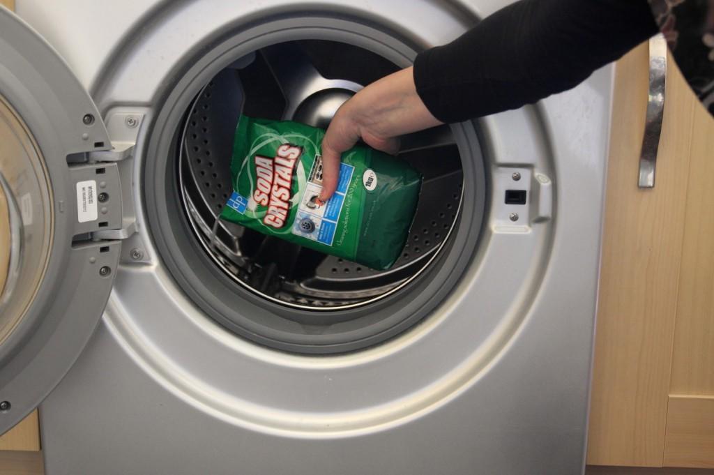 Чистка стиральной машины с помощью специальных средств должна осуществляться строго по инструкции
