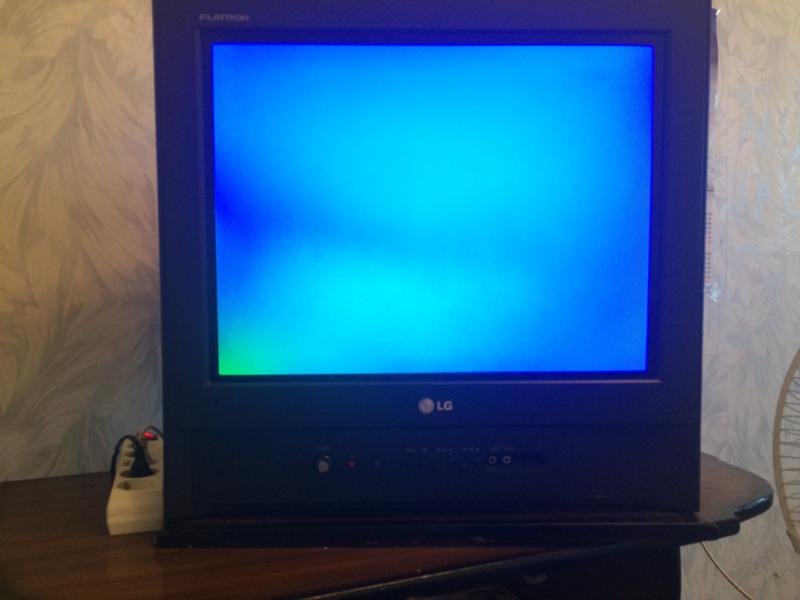 Пятна на телевизоре как убрать. Телевизор LG плоский экран. Цветные пятна на экране телевизора. Цветные пятна на мониторе. Цветные пятна на кинескопе телевизора.