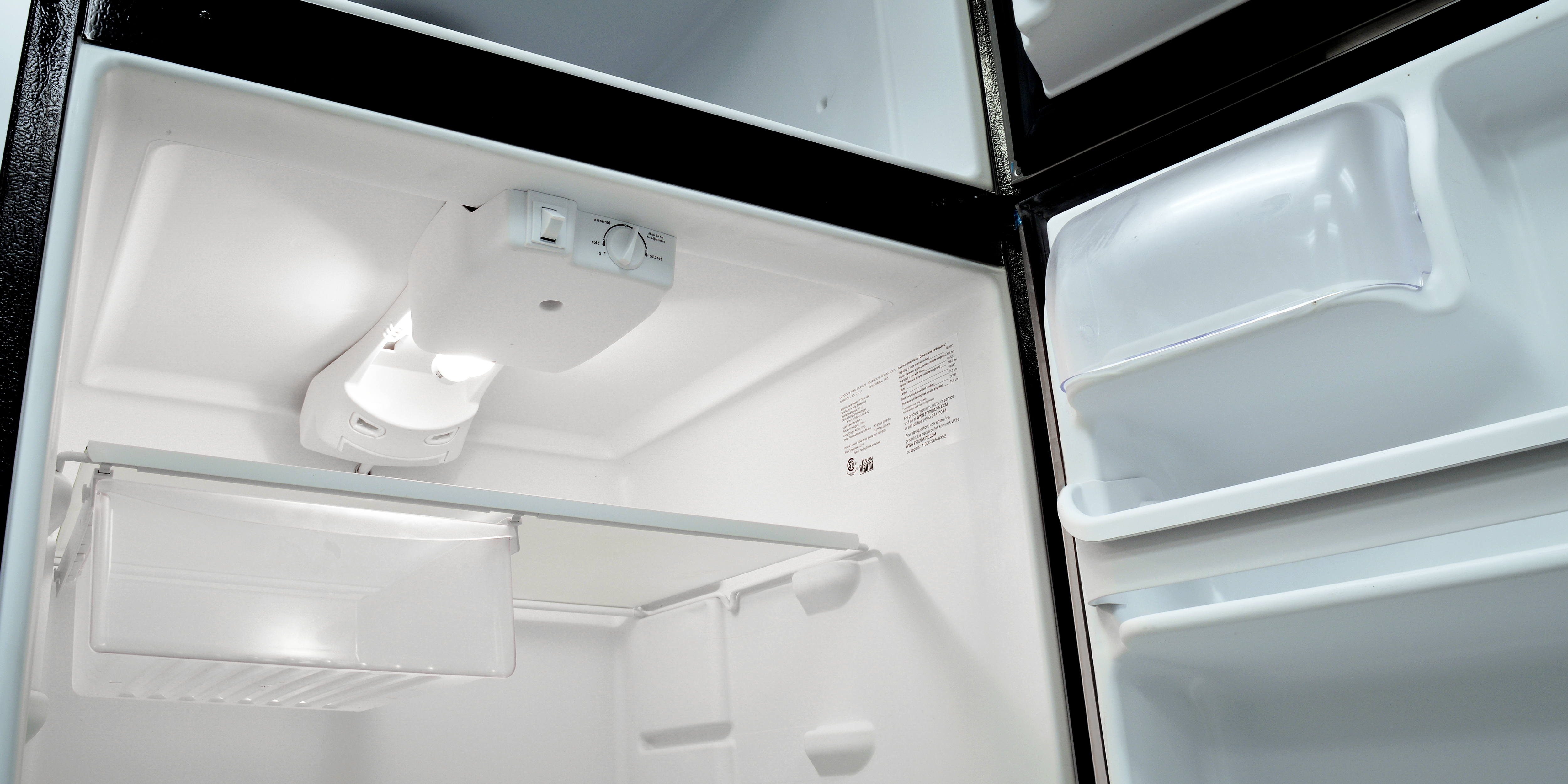 Вода холодильником атлант. Холодильник Индезит ноу Фрост. Холодильник Атлант ноу Фрост двухкамерный. Холодильник Frigidaire fpd515t. Холодильник Атлант 4721-101 размораживаем морозильное отделение.