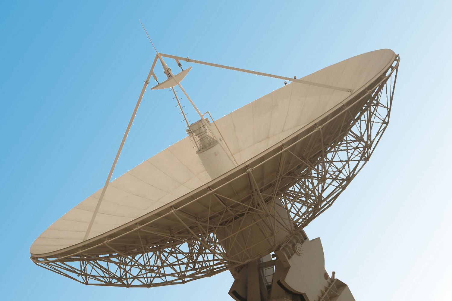 Satellite dish. Антенна РРЛ(anterum) 1200мм. Антенна параболическая 4900-6000 ГГЦ. Антенна РРЛ 1.2М. Антенна РЛС.