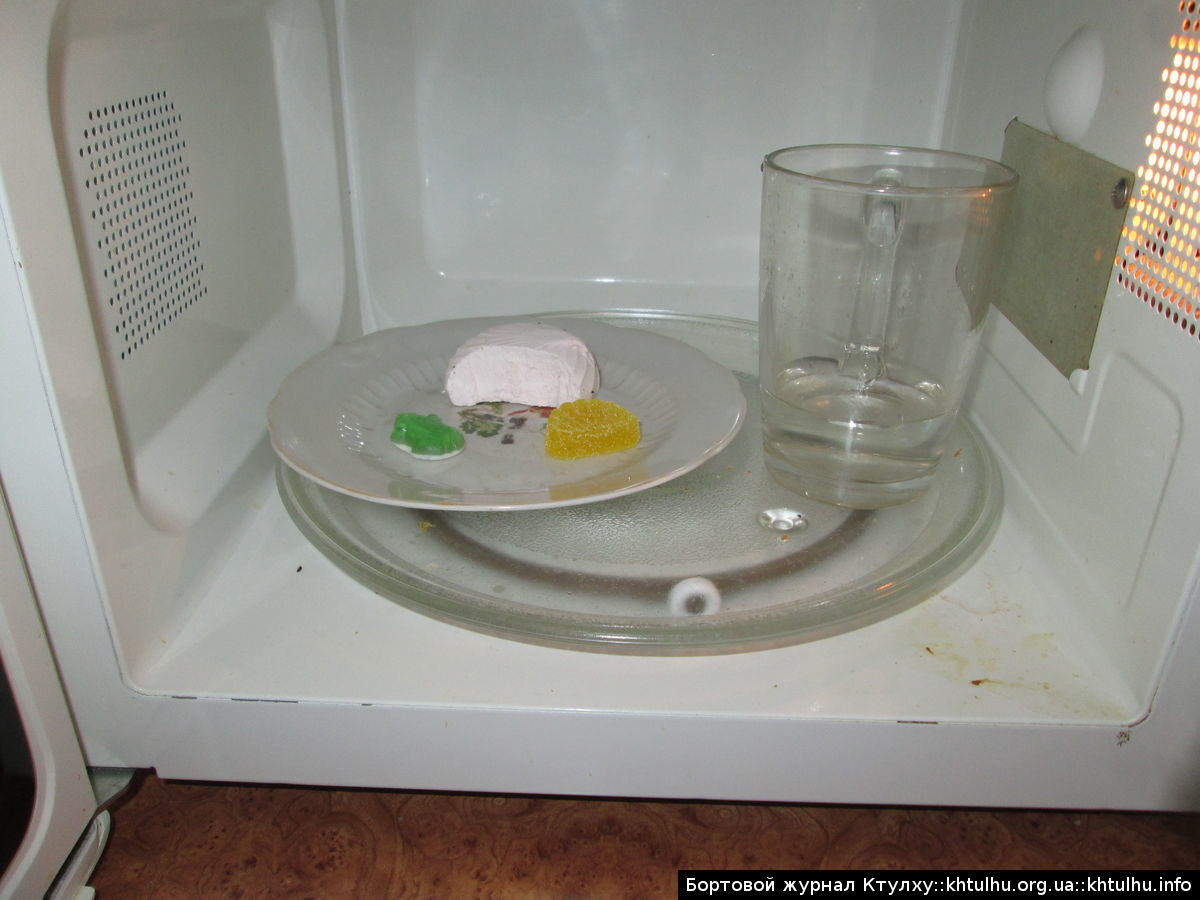 Можно ли стеклянную банку греть в микроволновке. Пластиковая посуда для микроволновки. Стакан для микроволновки. Чашка в микроволновку. Тарелка для микроволновой печи из пластика.