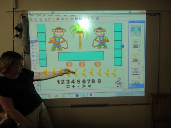 Икт игра старшая группа. Интерактивная доска для дошкольников. Интерактивная доска в ДОУ. Интерактивная доска по математике. Интерактивной доски на математики.